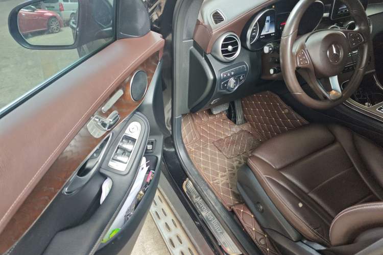 Used Mercedes-Benz GLC 2018 GLC 300 4MATIC Sport Edition Driver Seat