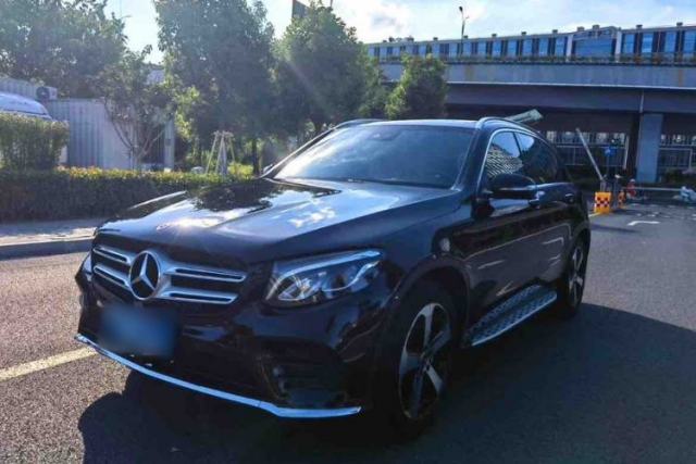 Ojetý Mercedes-Benz GLC 2018 GLC 260 4MATIC Luxury Model