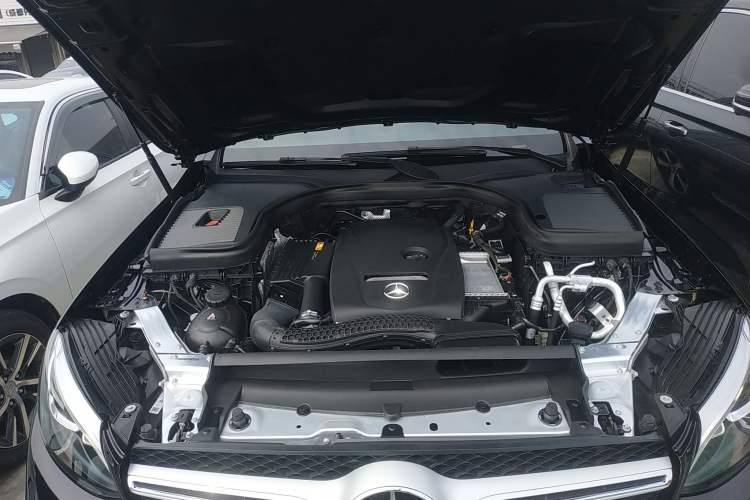 Used Mercedes-Benz GLC 2018 Facelift GLC 260 4MATIC Luxury Edition Engine Bay