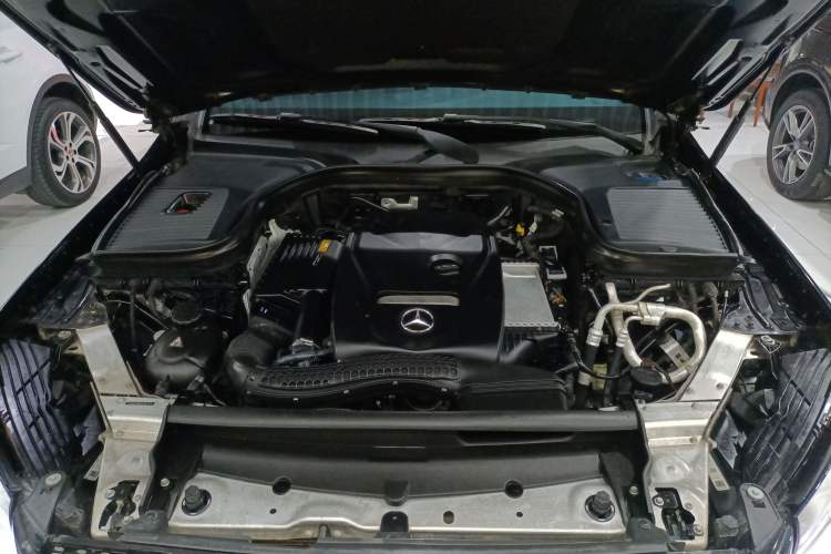 Used Mercedes-Benz GLC 2018 GLC 260 4MATIC Dynamic Edition Engine Bay
