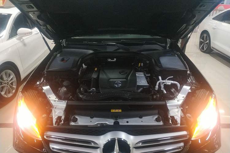 Used Mercedes-Benz GLC 2018 GLC 260 4MATIC Luxury Model Engine Bay
