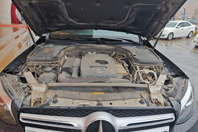 Used Mercedes-Benz GLC 2018 Facelift GLC 260 4MATIC Luxury Edition Engine Bay