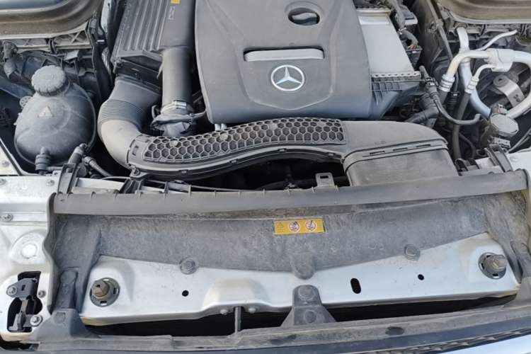 Used Mercedes-Benz GLC 2018 Facelift GLC 260 4MATIC Luxury Edition Engine Bay