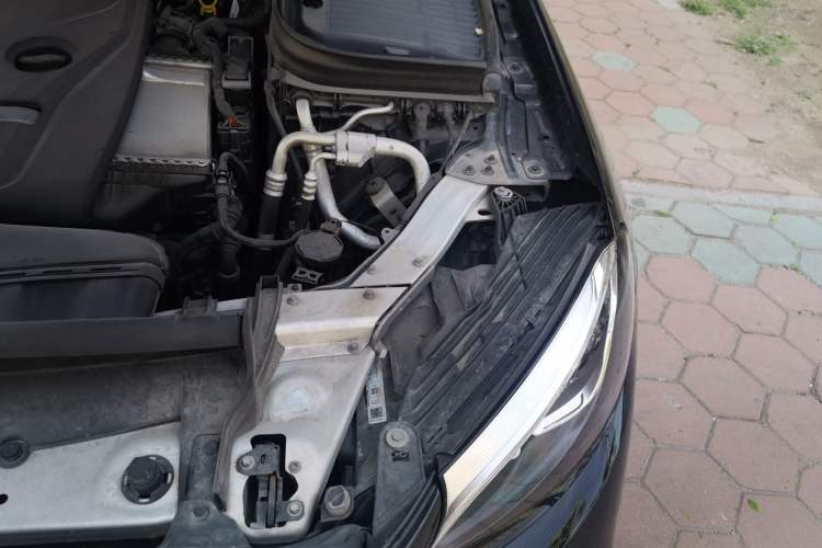 Used Mercedes-Benz GLC 2018 GLC 260 4MATIC Dynamic Edition Engine Bay Left