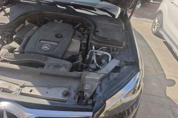 Used Mercedes-Benz GLC 2018 GLC 260 4MATIC Luxury Model Engine Bay Left