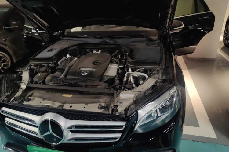 Used Mercedes-Benz GLC 2018 GLC 260 4MATIC Luxury Model Engine Bay Left