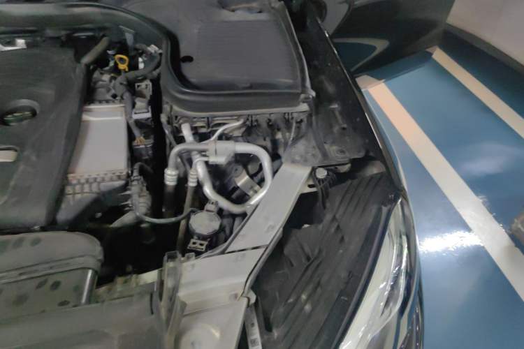 Used Mercedes-Benz GLC 2018 Facelift GLC 260 4MATIC Luxury Edition Engine Bay Left