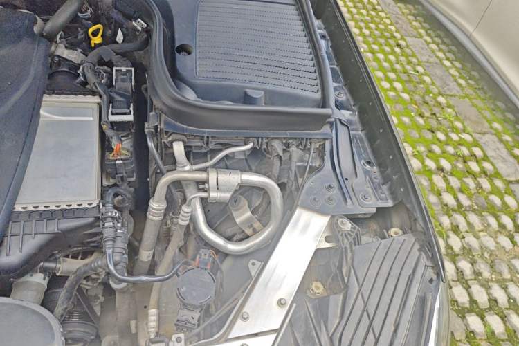 Used Mercedes-Benz GLC 2018 Facelifted GLC 260 4MATIC Dynamic Edition Engine Bay Left