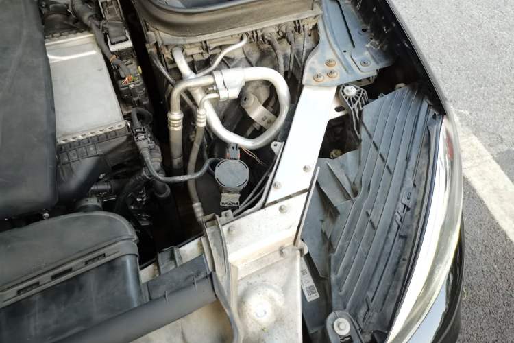 Used Mercedes-Benz GLC 2018 Facelifted GLC 260 4MATIC Dynamic Edition Engine Bay Left