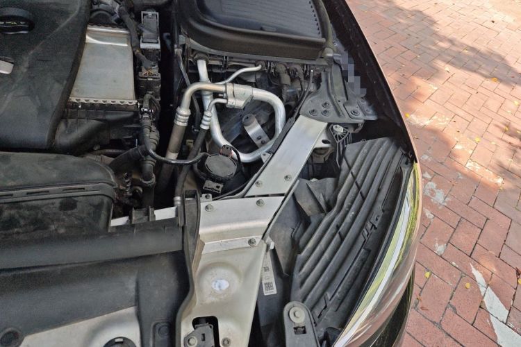 Used Mercedes-Benz GLC 2018 Facelifted GLC 260 4MATIC Dynamic Edition Engine Bay Left