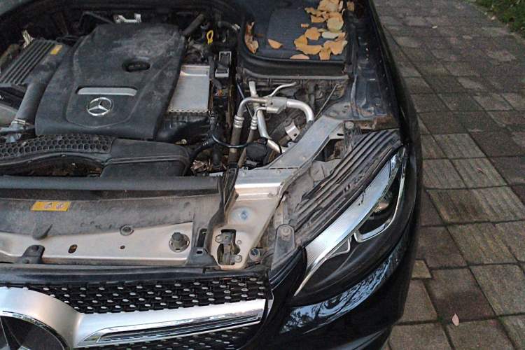 Used Mercedes-Benz GLC 2018 GLC 260 4MATIC Luxury Model Engine Bay Left