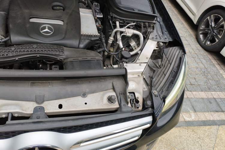 Used Mercedes-Benz GLC 2018 GLC 260 4MATIC Luxury Model Engine Bay Left