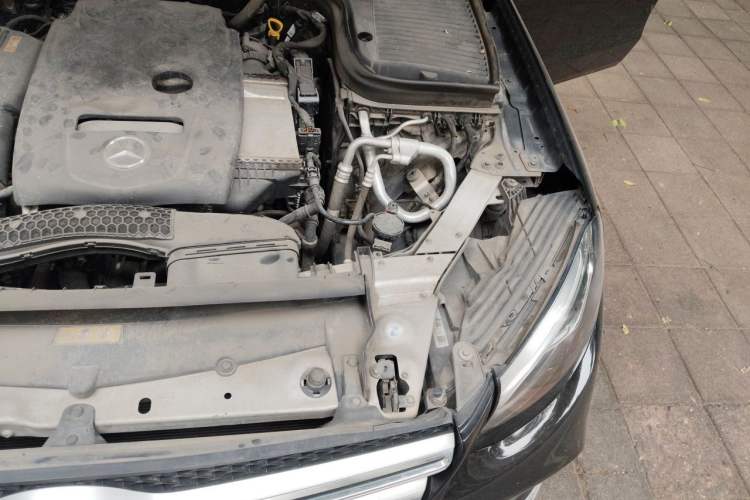 Used Mercedes-Benz GLC 2018 Facelift GLC 260 4MATIC Luxury Edition Engine Bay Left