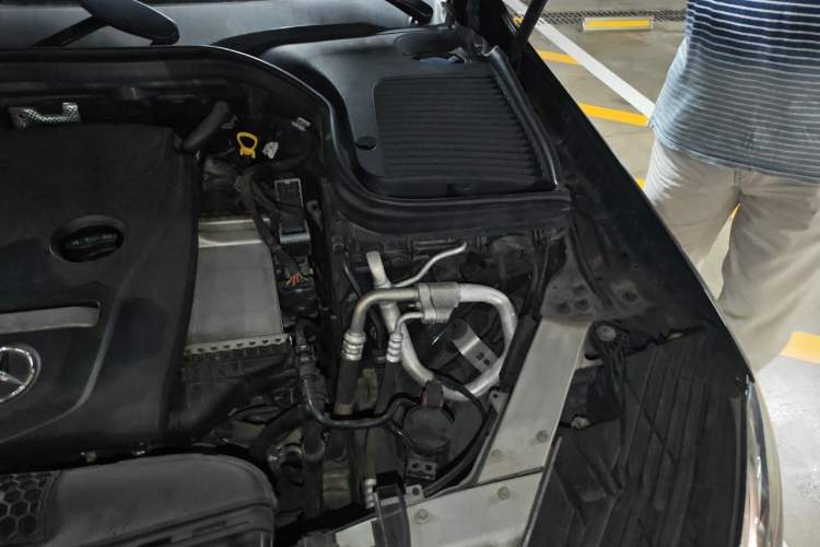 Used Mercedes-Benz GLC 2018 GLC 260 4MATIC Dynamic Edition Engine Bay Left