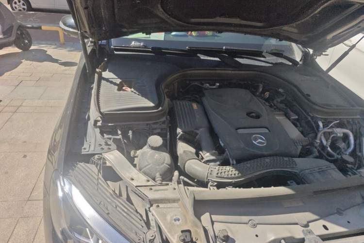 Used Mercedes-Benz GLC 2018 GLC 260 4MATIC Luxury Model Engine Bay Right