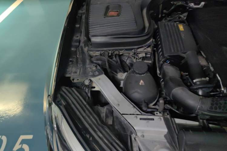 Used Mercedes-Benz GLC 2018 Facelift GLC 260 4MATIC Luxury Edition Engine Bay Right