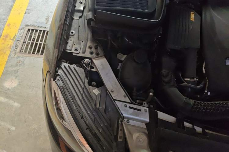 Used Mercedes-Benz GLC 2018 GLC 260 4MATIC Luxury Model Engine Bay Right