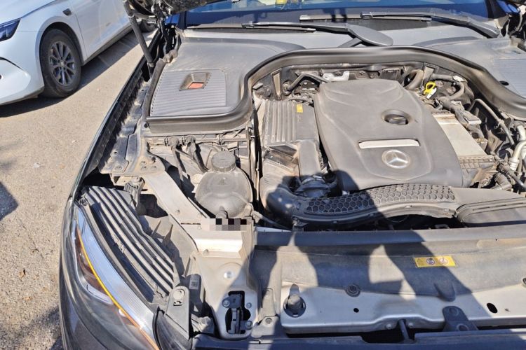 Used Mercedes-Benz GLC 2018 GLC 260 4MATIC Luxury Model Engine Bay Right