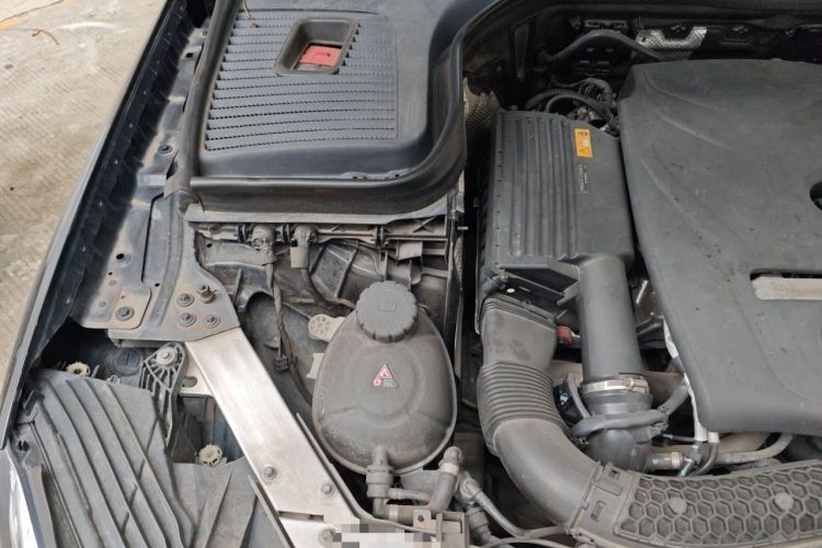 Used Mercedes-Benz GLC 2018 Facelift GLC 260 4MATIC Luxury Edition Engine Bay Right