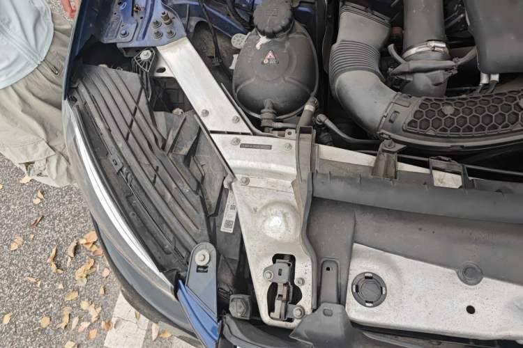 Used Mercedes-Benz GLC 2018 Facelift GLC 260 4MATIC Luxury Edition Engine Bay Right