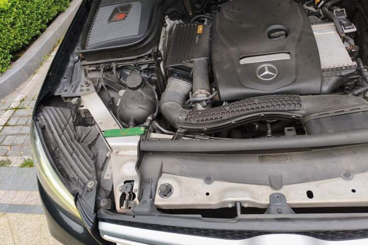 Used Mercedes-Benz GLC 2018 GLC 260 4MATIC Luxury Model Engine Bay Right