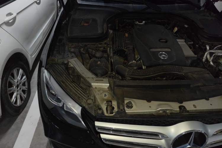Used Mercedes-Benz GLC 2018 Facelift GLC 260 4MATIC Luxury Edition Engine Bay Right