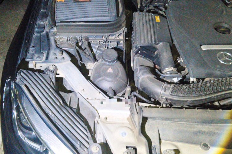 Used Mercedes-Benz GLC 2018 GLC 260 4MATIC Luxury Model Engine Bay Right