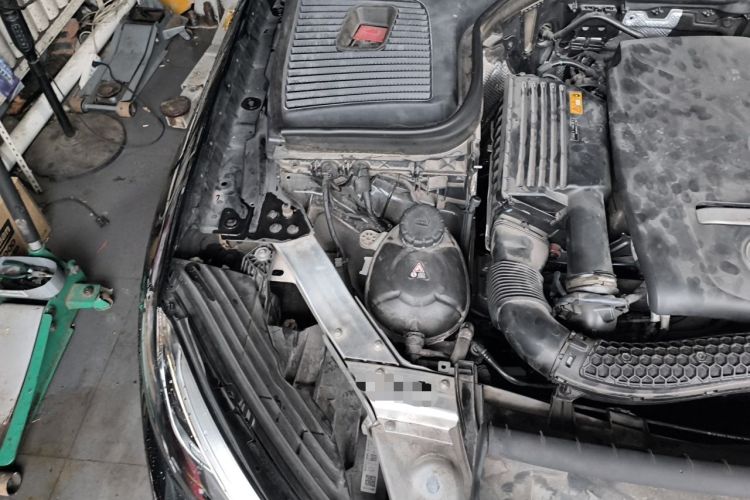 Used Mercedes-Benz GLC 2018 GLC 260 4MATIC Luxury Model Engine Bay Right