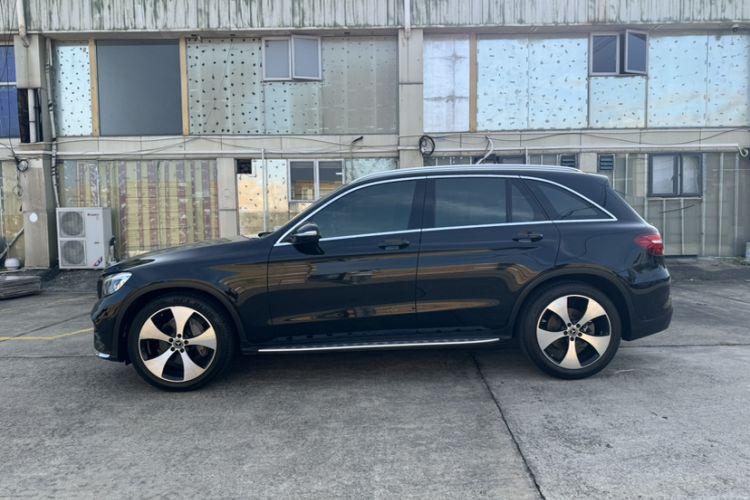 Used Mercedes-Benz GLC 2018 Refreshed GLC 300 4MATIC Dynamic Edition Exterior 1