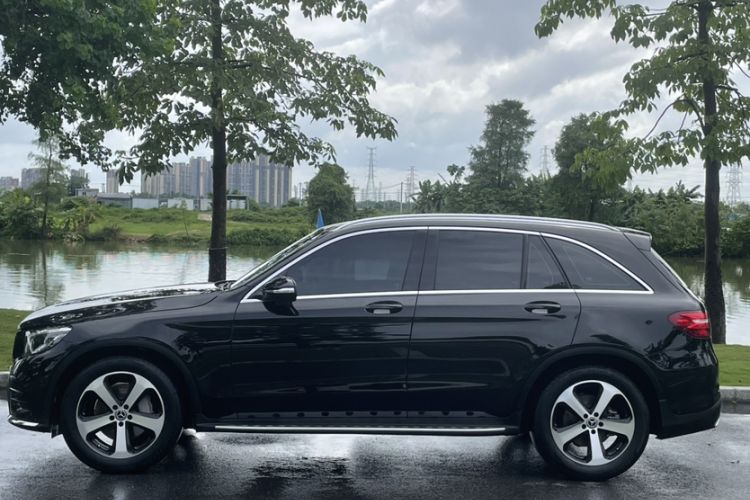 Used Mercedes-Benz GLC 2018 Facelift GLC 260 4MATIC Luxury Edition Exterior 1