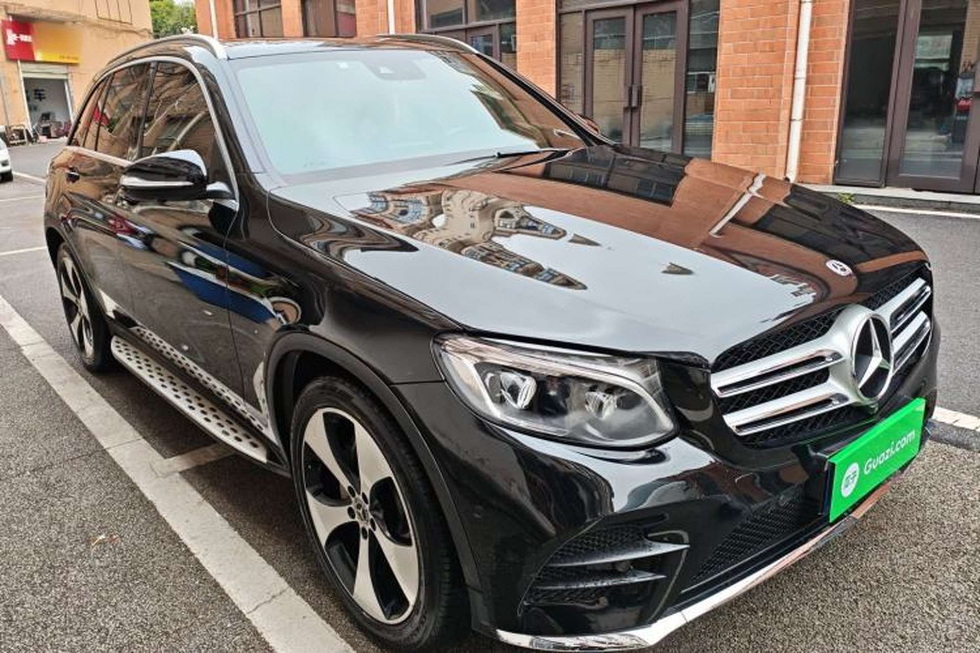 Used Mercedes-Benz GLC 2018 Refreshed GLC 300 4MATIC Dynamic Edition Exterior 1