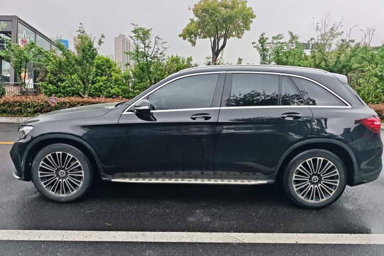 Used Mercedes-Benz GLC 2018 Facelifted GLC 260 4MATIC Dynamic Edition Exterior 2