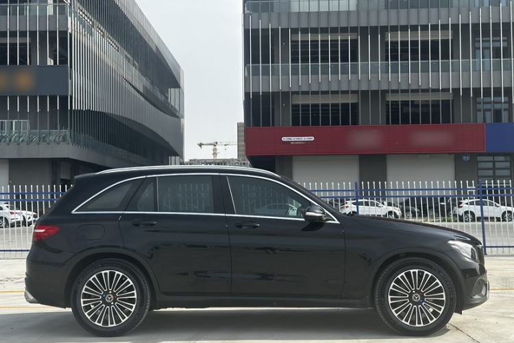 Used Mercedes-Benz GLC 2018 Facelift GLC 200 4MATIC Exterior 2