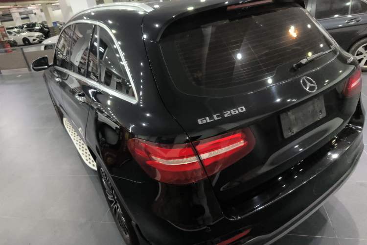 Used Mercedes-Benz GLC 2018 GLC 260 4MATIC Dynamic Edition Exterior 2