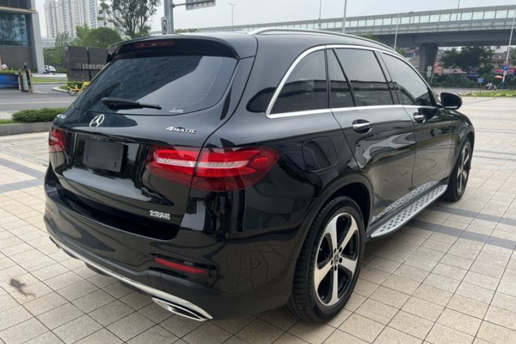 Used Mercedes-Benz GLC 2018 Facelift GLC 260 4MATIC Luxury Edition Exterior 2