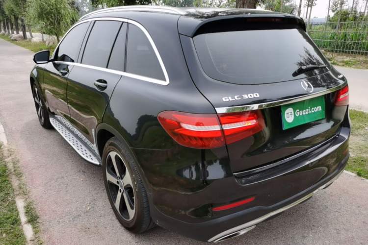 Used Mercedes-Benz GLC 2018 GLC 260 4MATIC Luxury Model Exterior 2