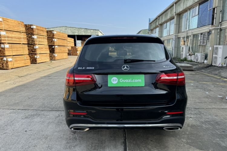 Used Mercedes-Benz GLC 2018 Refreshed GLC 300 4MATIC Dynamic Edition Exterior 2