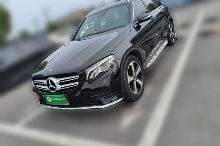 Used Mercedes-Benz GLC 2018 Facelift GLC 260 4MATIC Luxury Edition Exterior 2