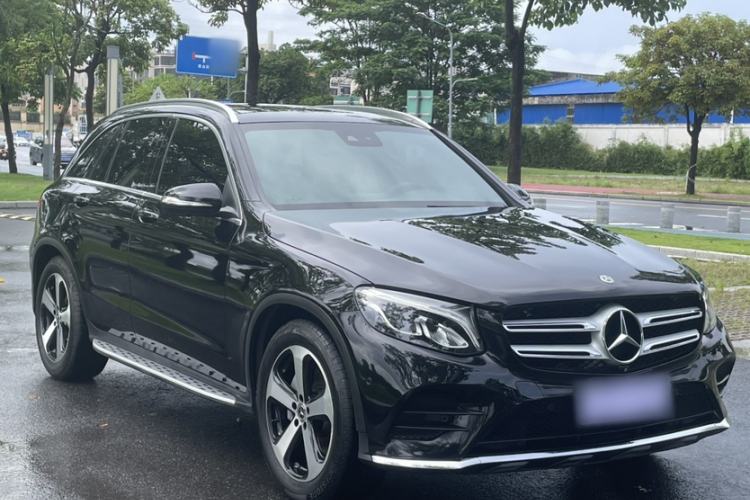Used Mercedes-Benz GLC 2018 Facelift GLC 260 4MATIC Luxury Edition Exterior 2