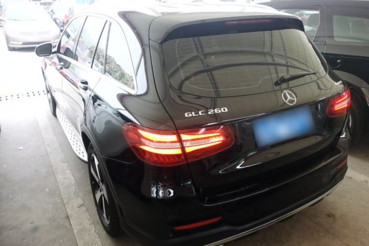 Used Mercedes-Benz GLC 2018 Facelift GLC 260 4MATIC Luxury Edition Exterior 2