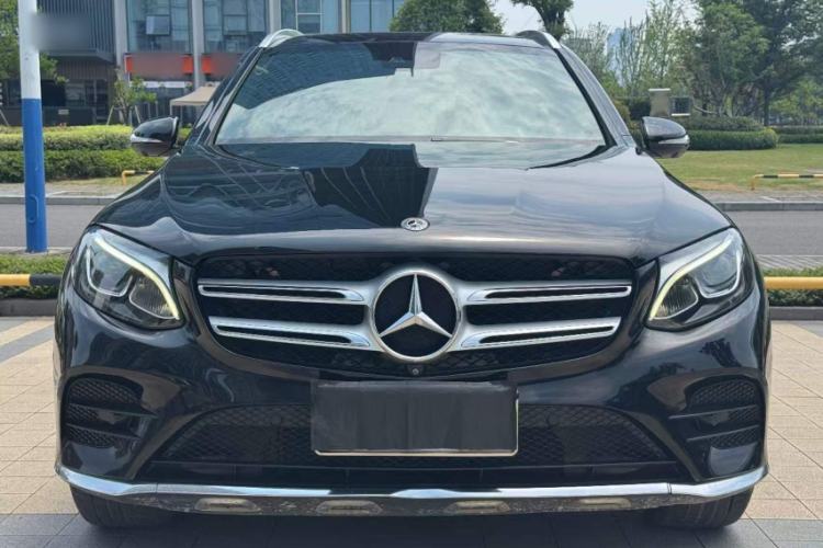 Used Mercedes-Benz GLC 2018 Facelift GLC 260 4MATIC Luxury Edition Exterior 2