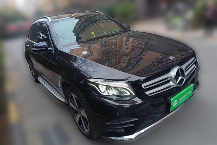 Used Mercedes-Benz GLC 2018 GLC 260 4MATIC Luxury Model Exterior 2