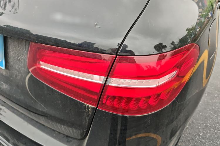 Used Mercedes-Benz GLC 2018 Facelifted GLC 260 4MATIC Dynamic Edition Exterior 3