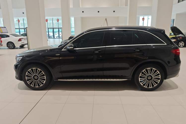 Used Mercedes-Benz GLC 2018 Facelift GLC 200 4MATIC Exterior 3