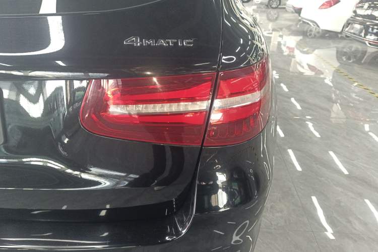 Used Mercedes-Benz GLC 2018 Facelifted GLC 260 4MATIC Dynamic Edition Exterior 3