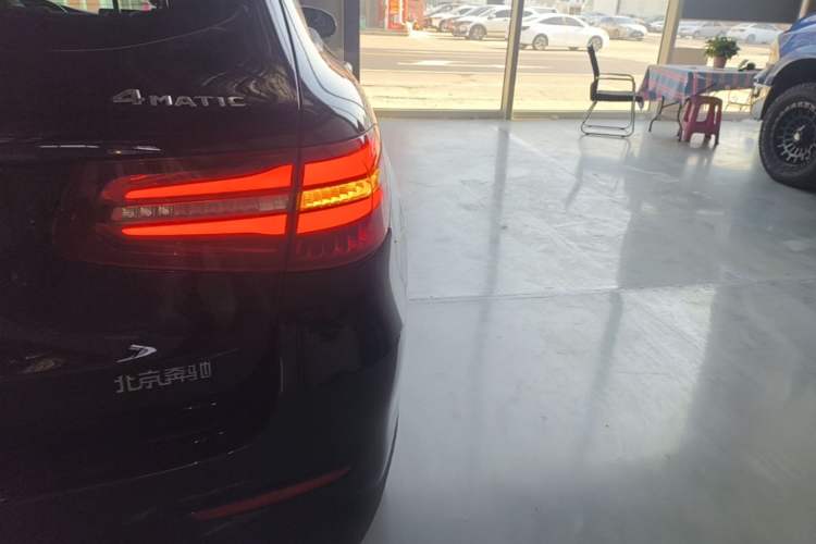 Used Mercedes-Benz GLC 2018 GLC 260 4MATIC Dynamic Edition Exterior 3