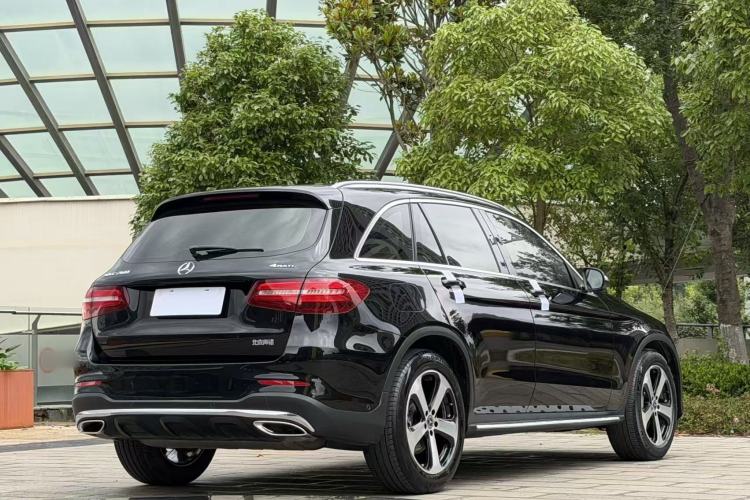 Used Mercedes-Benz GLC 2018 GLC 260 4MATIC Luxury Model Exterior 3