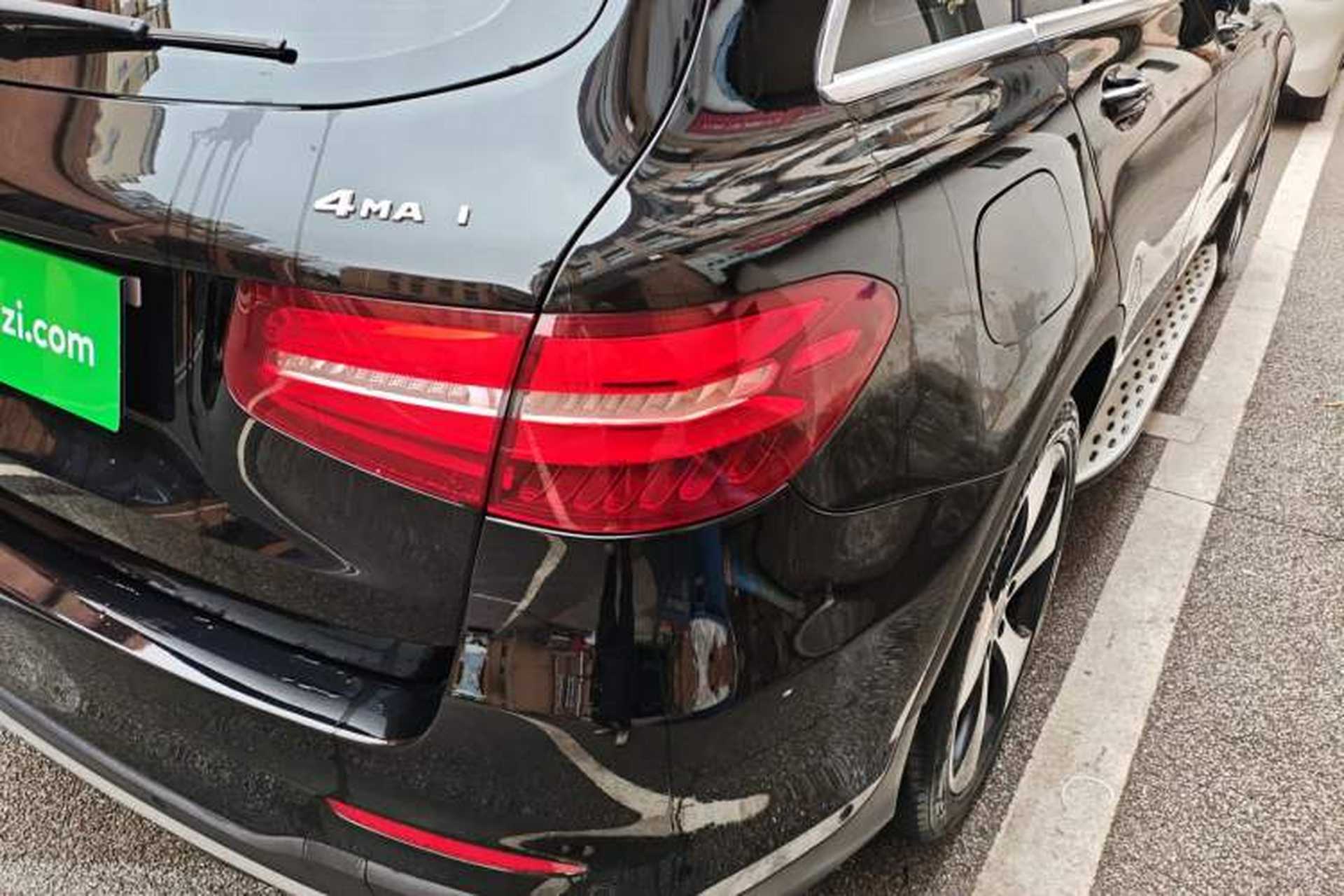 Used Mercedes-Benz GLC 2018 Refreshed GLC 300 4MATIC Dynamic Edition Exterior 3