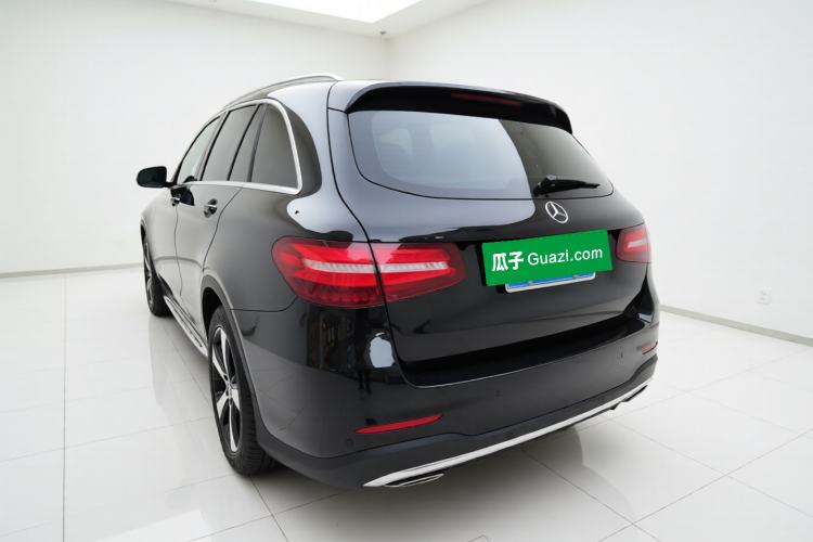 Used Mercedes-Benz GLC 2018 Facelift GLC 260 4MATIC Luxury Edition Exterior 3