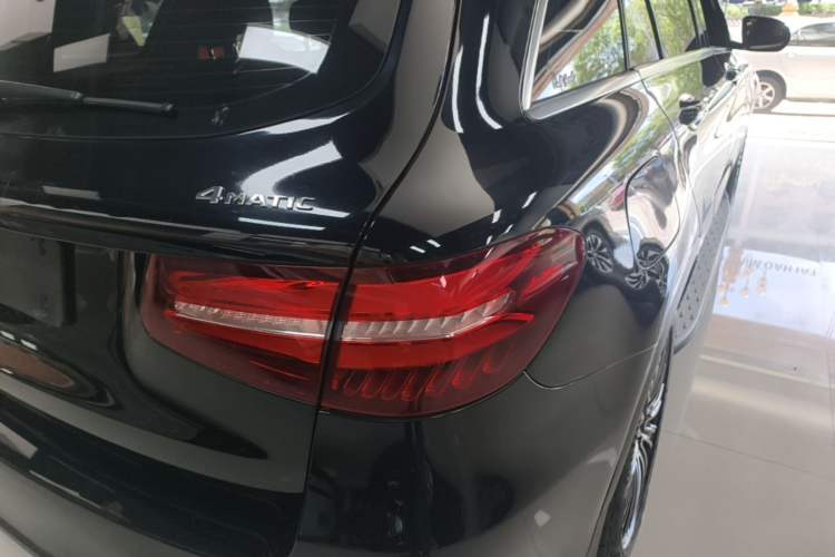 Used Mercedes-Benz GLC 2018 Facelifted GLC 260 4MATIC Dynamic Edition Exterior 3